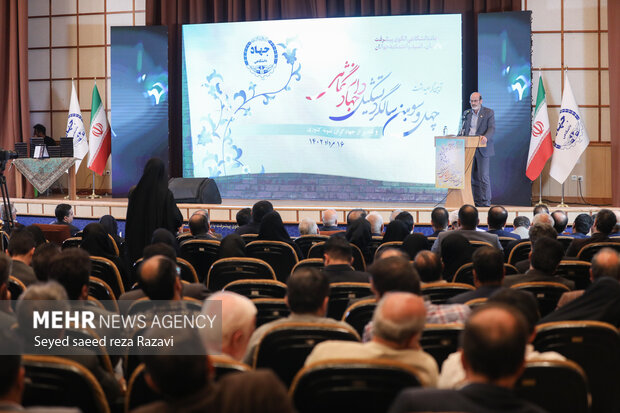 مراسم چهل و سومین سالگرد جهاد دانشگاهی و تقدیر از جهادگران نمونه کشوری با حضور روح الله دهقانی فیروزآبادی معاون علمی، فناوری و اقتصاد دانش بنیان رئیس جمهور، حسن مسلمی نائینی رئیس جهاد دانشگاهی شامگاه امروز دوشنبه ۱۶ مرداد ماه ۱۴۰۲ در سالن همایش‌های پژوهشگاه رویان جهاد دانشگاهی برگزار شد