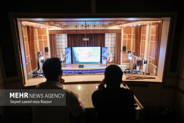 مراسم چهل و سومین سالگرد جهاد دانشگاهی و تقدیر از جهادگران نمونه کشوری با حضور روح الله دهقانی فیروزآبادی معاون علمی، فناوری و اقتصاد دانش بنیان رئیس جمهور، حسن مسلمی نائینی رئیس جهاد دانشگاهی شامگاه امروز دوشنبه ۱۶ مرداد ماه ۱۴۰۲ در سالن همایش‌های پژوهشگاه رویان جهاد دانشگاهی برگزار شد