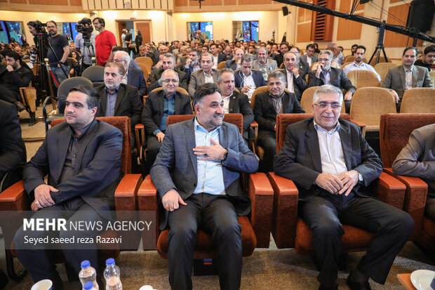 روح الله دهقانی فیروزآبادی معاون علمی، فناوری و اقتصاد دانش بنیان رئیس جمهور در مراسم چهل و سومین سالگرد جهاد دانشگاهی حضور دارد