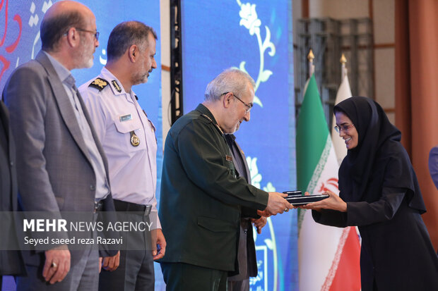 مراسم چهل و سومین سالگرد جهاد دانشگاهی و تقدیر از جهادگران نمونه کشوری با حضور روح الله دهقانی فیروزآبادی معاون علمی، فناوری و اقتصاد دانش بنیان رئیس جمهور، حسن مسلمی نائینی رئیس جهاد دانشگاهی شامگاه امروز دوشنبه ۱۶ مرداد ماه ۱۴۰۲ در سالن همایش‌های پژوهشگاه رویان جهاد دانشگاهی برگزار شد