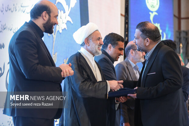 مراسم چهل و سومین سالگرد جهاد دانشگاهی و تقدیر از جهادگران نمونه کشوری با حضور روح الله دهقانی فیروزآبادی معاون علمی، فناوری و اقتصاد دانش بنیان رئیس جمهور، حسن مسلمی نائینی رئیس جهاد دانشگاهی شامگاه امروز دوشنبه ۱۶ مرداد ماه ۱۴۰۲ در سالن همایش‌های پژوهشگاه رویان جهاد دانشگاهی برگزار شد