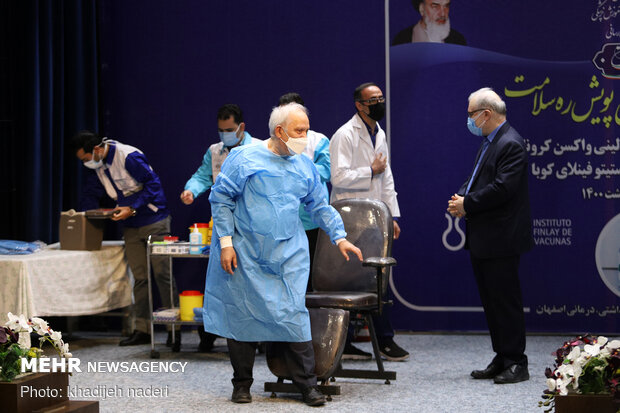 مراسم تزریق نخستین واکسن مشترک ایران و کوبا