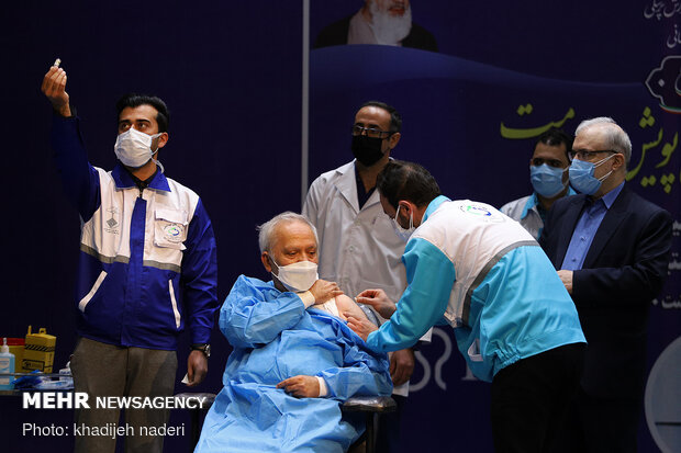 مراسم تزریق نخستین واکسن مشترک ایران و کوبا