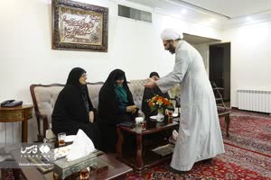 دیدار فاطمه قاسم پور نماینده تهران در مجلس شورای اسلامی و زهرا شمس عضو شورای شهر تهران با خانواده شهدا