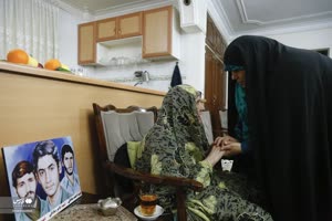 دیدار فاطمه قاسم پور نماینده تهران در مجلس شورای اسلامی و زهرا شمس عضو شورای شهر تهران با خانواده شهدا